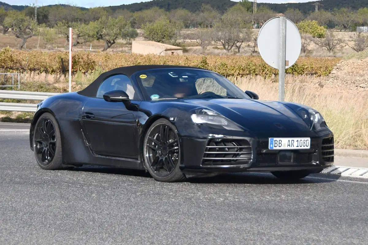 Porsche 718 Boxster elettrica, ecco le nuove foto spia (12)