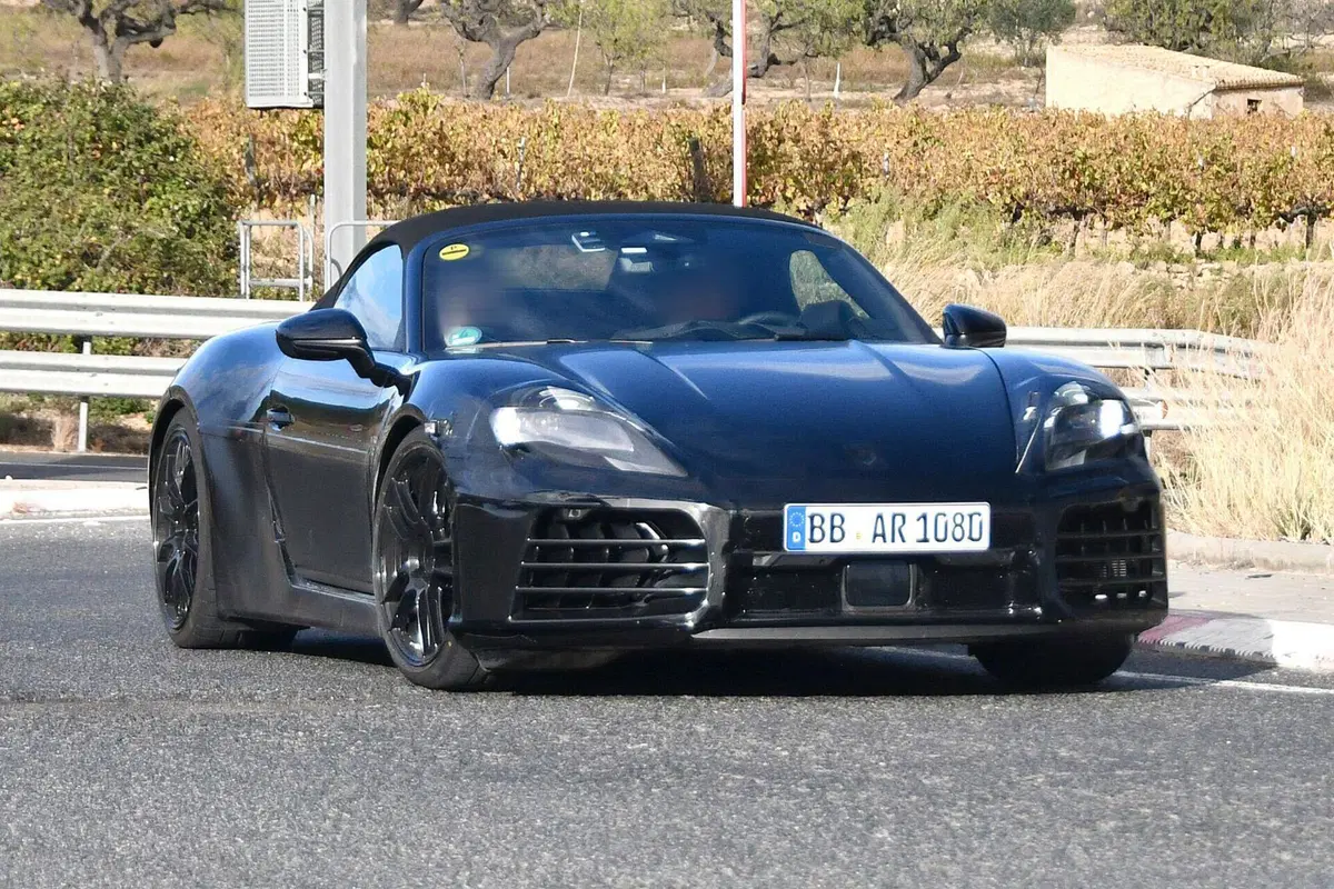 Porsche 718 Boxster elettrica, ecco le nuove foto spia (13)