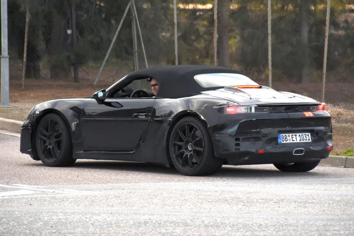 Porsche 718 Boxster elettrica, ecco le nuove foto spia (15)