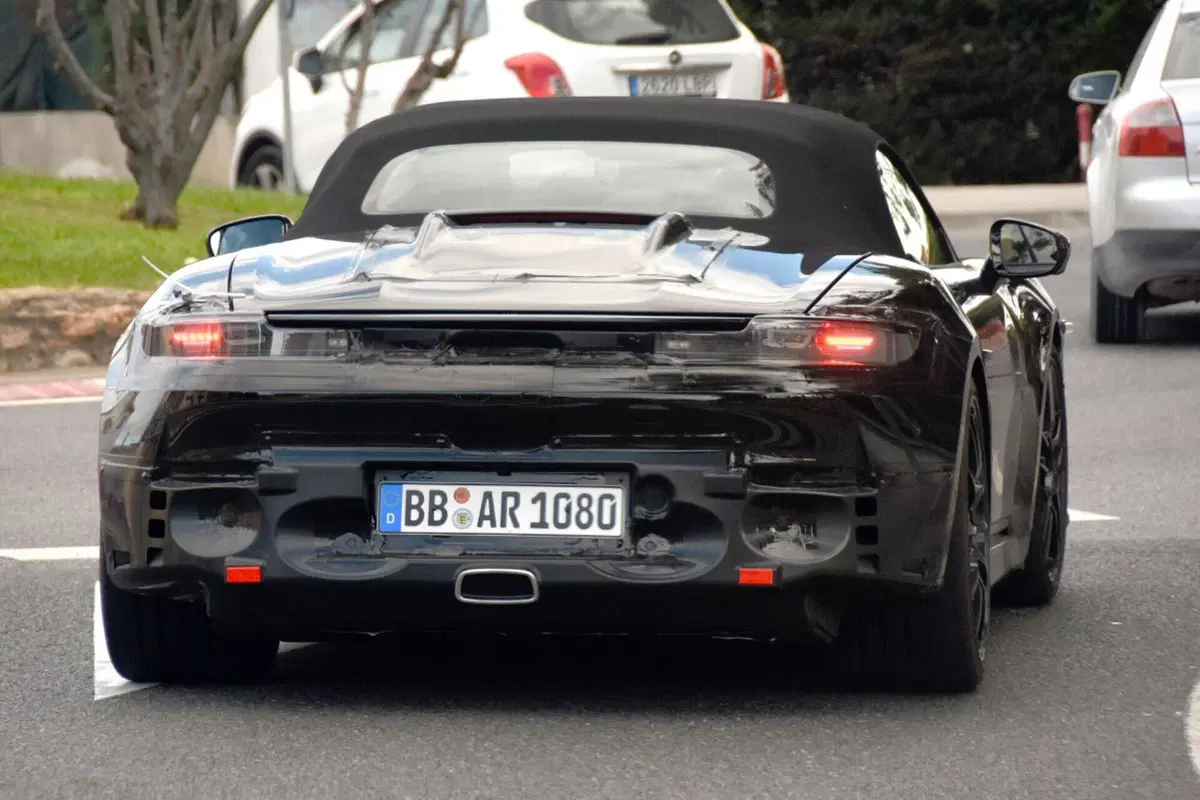 Porsche 718 Boxster elettrica, ecco le nuove foto spia (16)