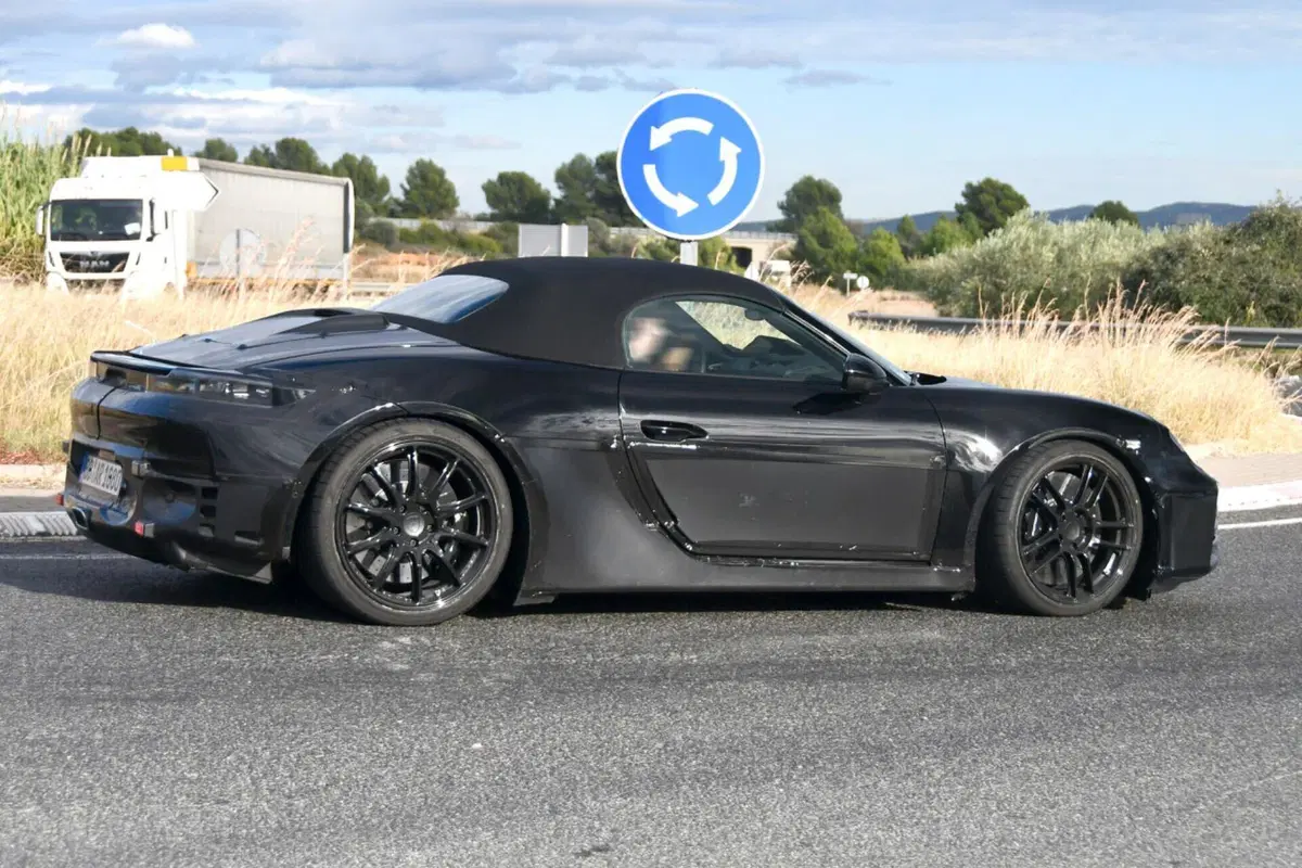 Porsche 718 Boxster elettrica, ecco le nuove foto spia (17)