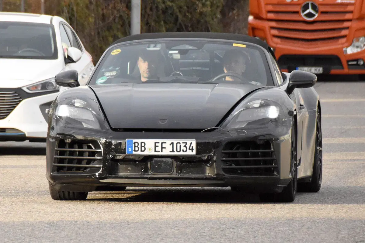 Porsche 718 Boxster elettrica, ecco le nuove foto spia (18)