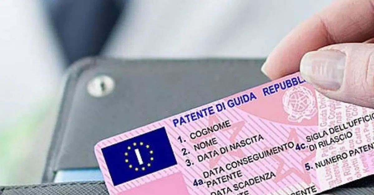 Fermato senza patente, dice: "Lo faccio da 30 anni e guido bene"