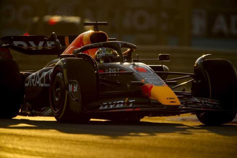 F1, GP Abu Dhabi 2022: pole per Verstappen. Leclerc terzo