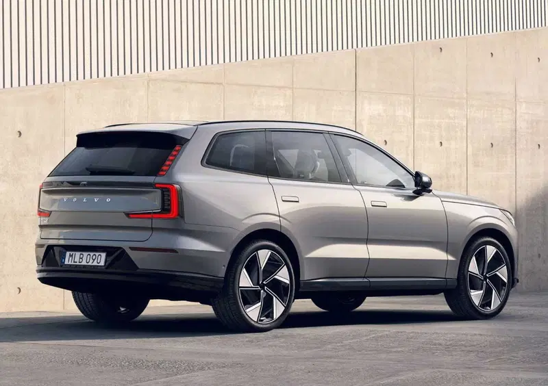 Volvo EX90 (2)
