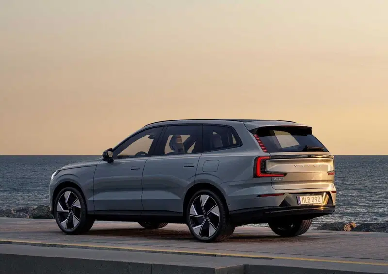 Volvo EX90 (3)