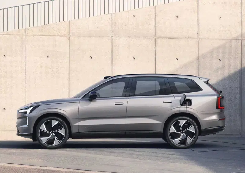 Volvo EX90 (4)