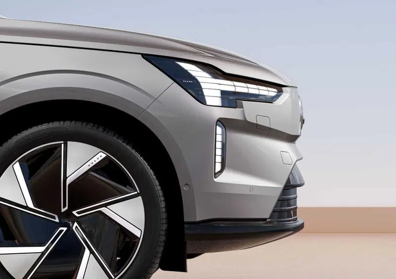 Volvo EX90 (15)