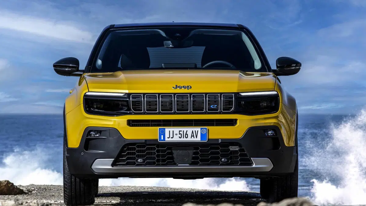 Jeep Avenger 1.2 turbo e-hybrid mhev Overland 4xe 145cv edct6 (25)