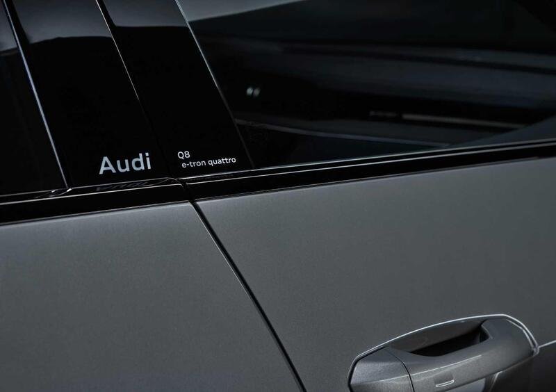 Audi Q8 (2022-->>) (14)