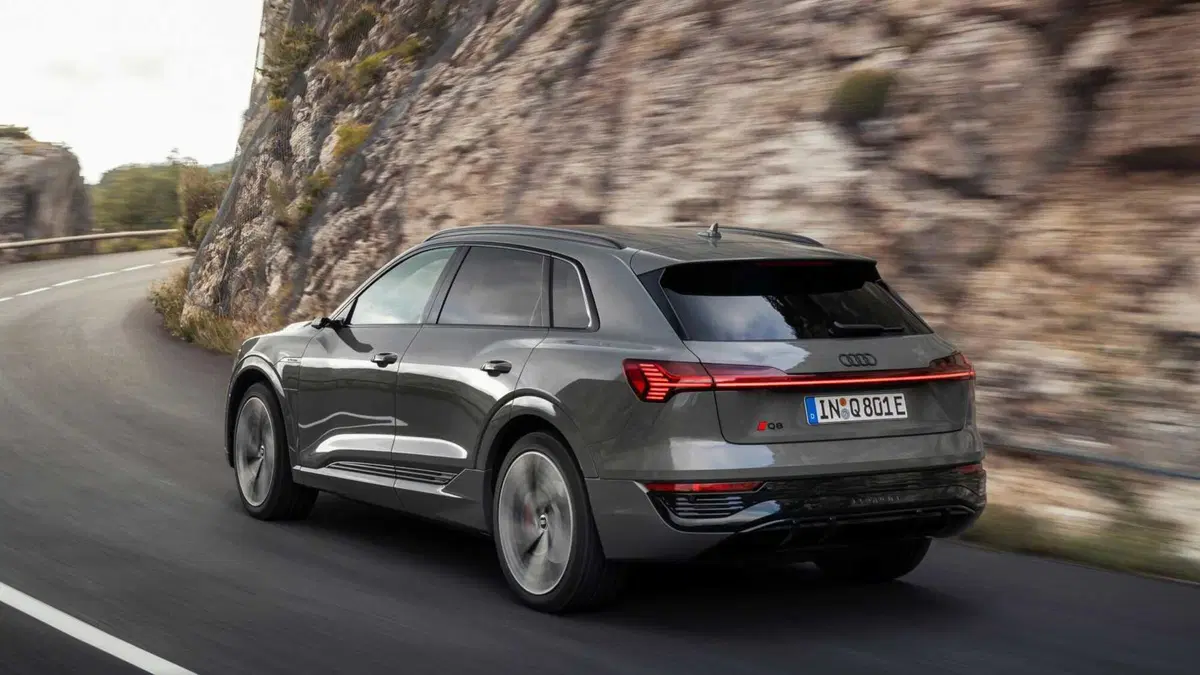 Audi Q8 (2022-25) (3)