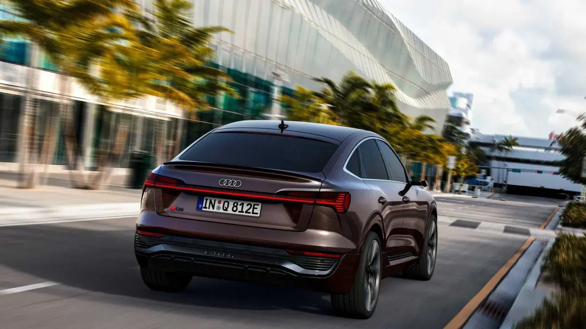 Audi Q8 Sportback Q8 e-tron 55 quattro Business Advanced (4)