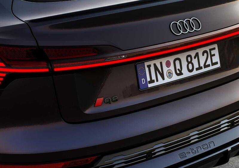 Audi Q8 Sportback (2022->>) (14)
