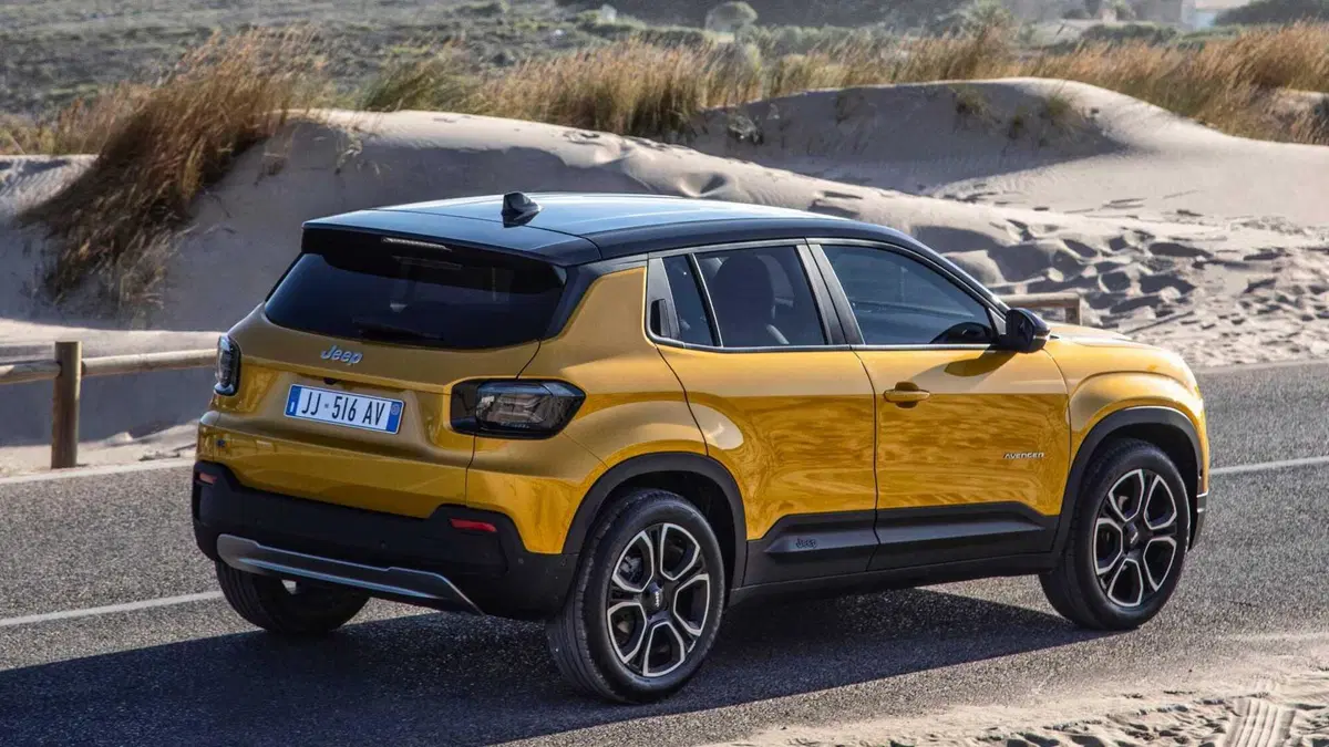 Jeep Avenger 1.2 turbo e-hybrid mhev Overland 4xe 145cv edct6 (23)