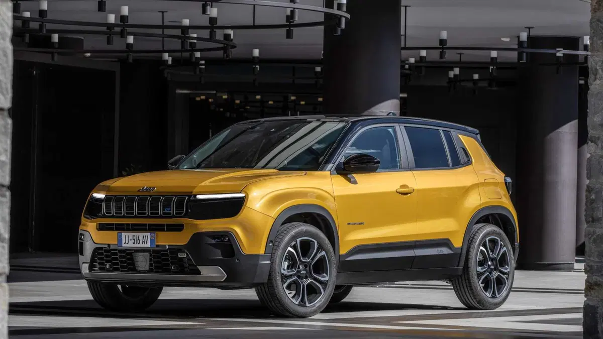 Jeep Avenger 1.2 turbo e-hybrid mhev Overland 4xe 145cv edct6 (22)
