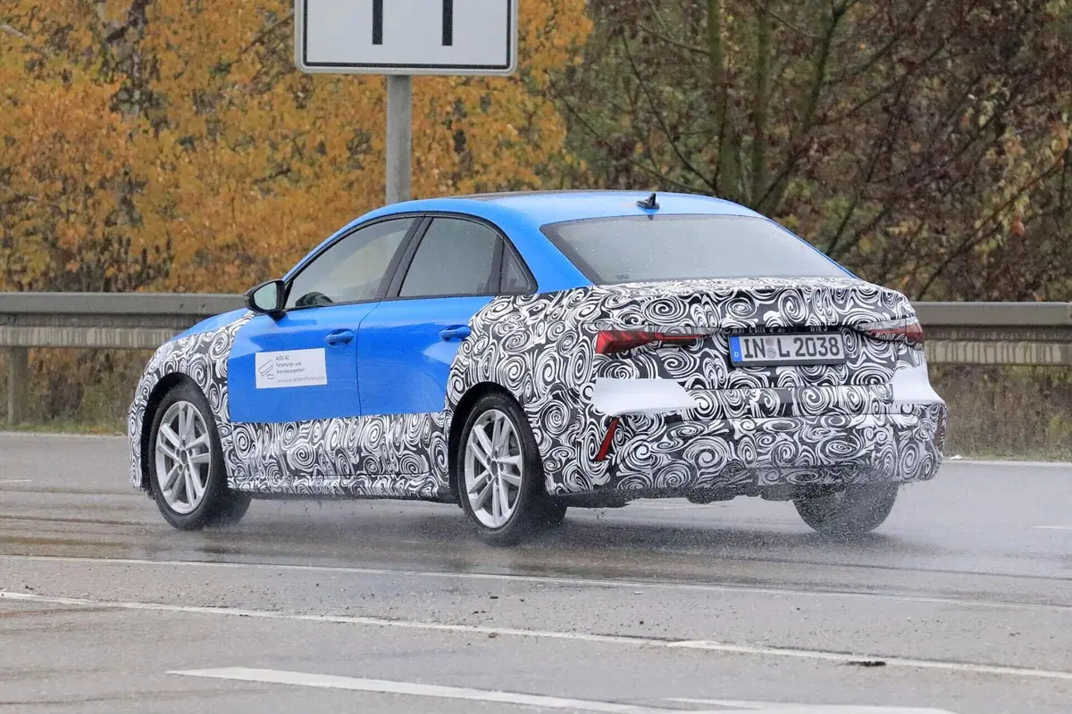 Audi A3, ecco le foto spia del nuovo Facelift (2)