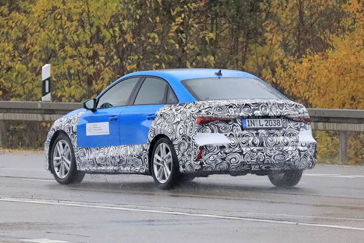 Audi A3, ecco le foto spia del nuovo Facelift (4)