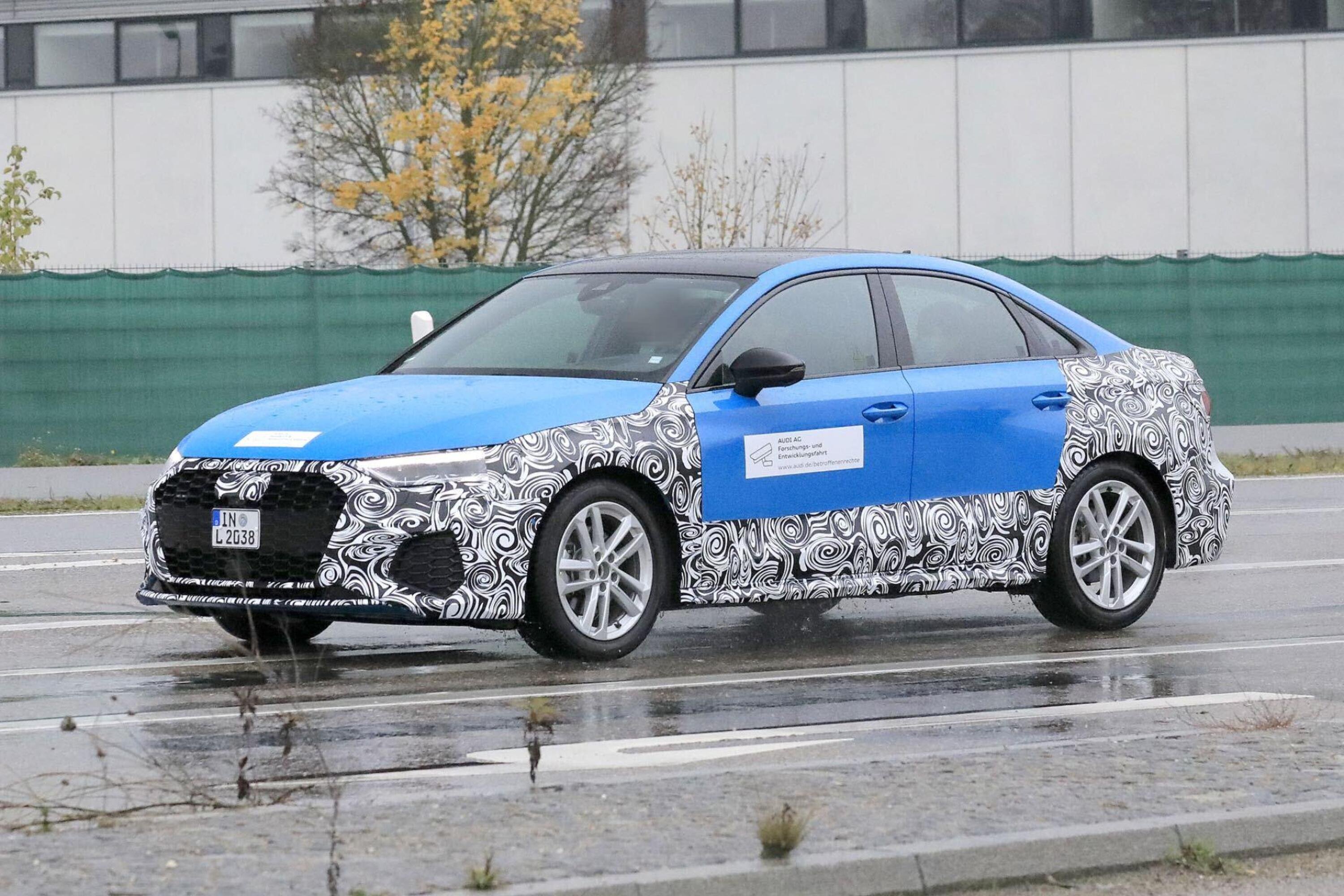 Audi A3, ecco le foto spia del nuovo Facelift