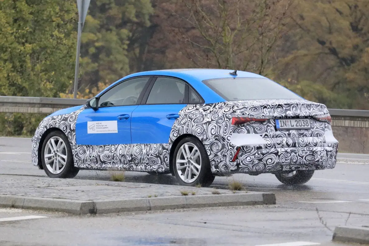 Audi A3, ecco le foto spia del nuovo Facelift (5)