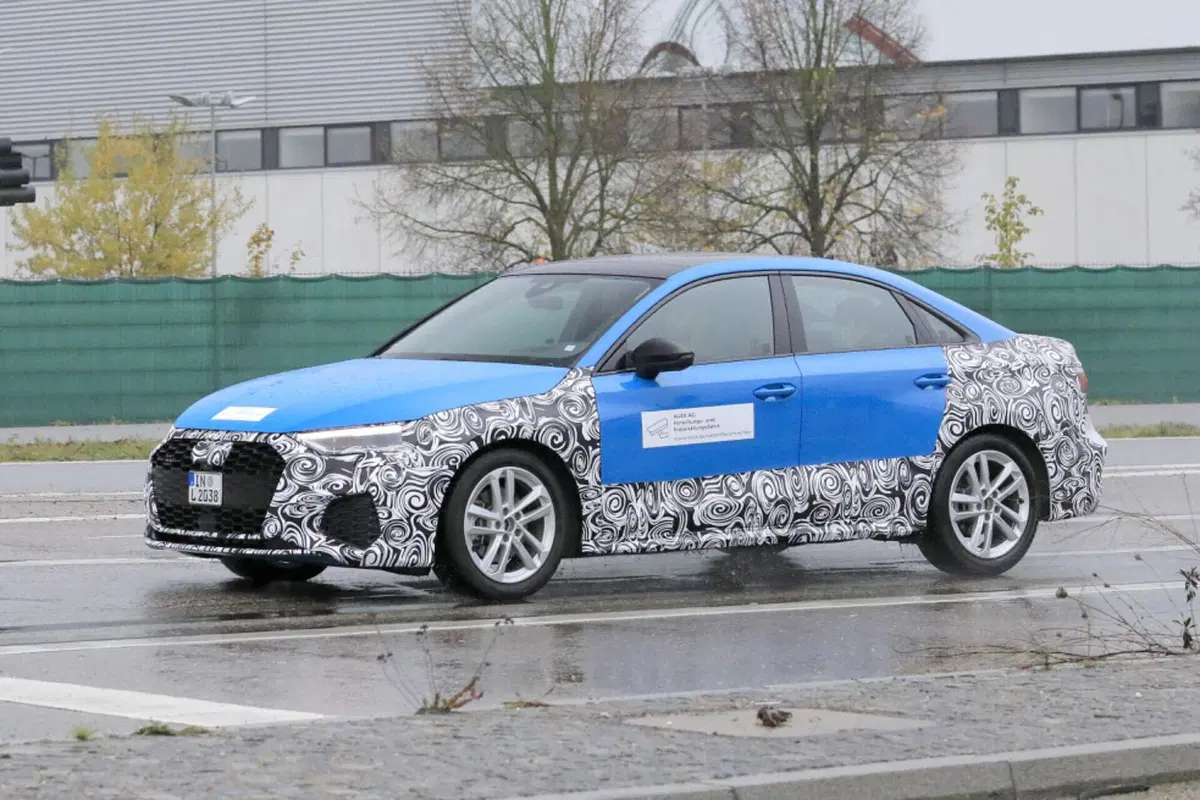 Audi A3, ecco le foto spia del nuovo Facelift (6)