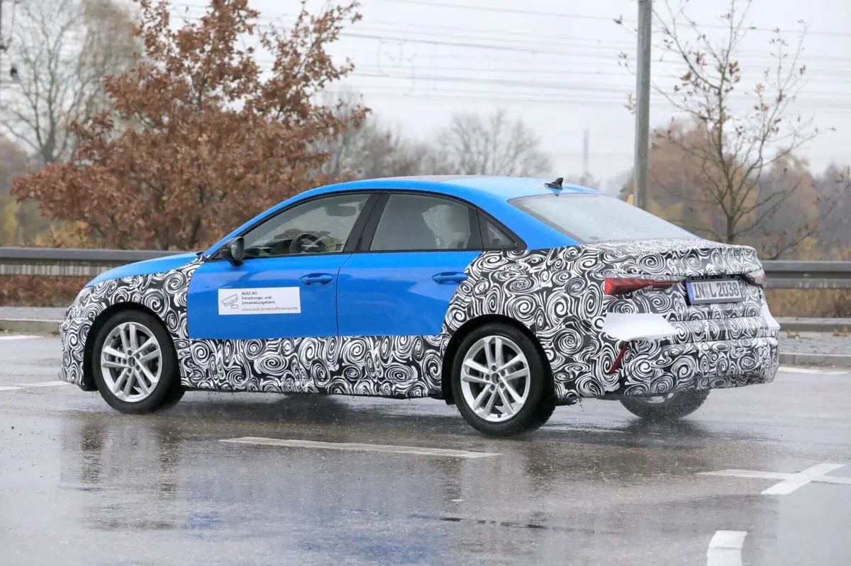 Audi A3, ecco le foto spia del nuovo Facelift (7)