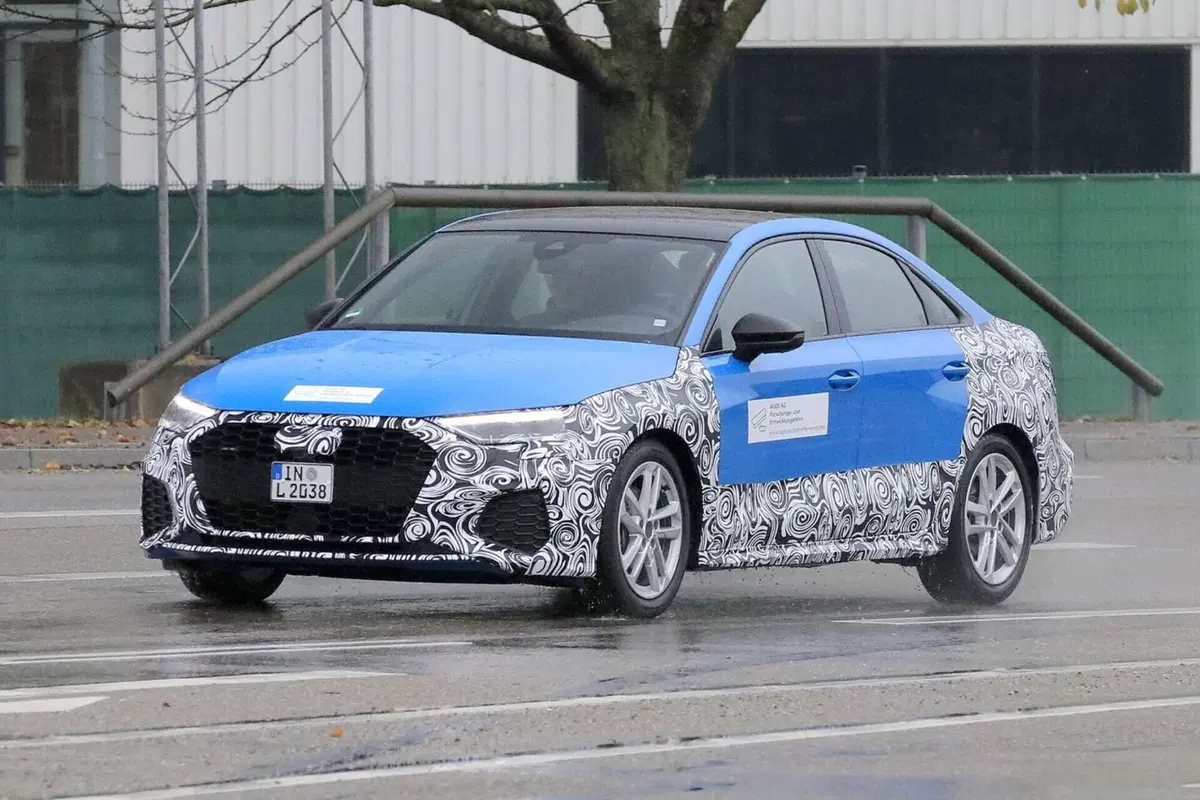 Audi A3, ecco le foto spia del nuovo Facelift (8)