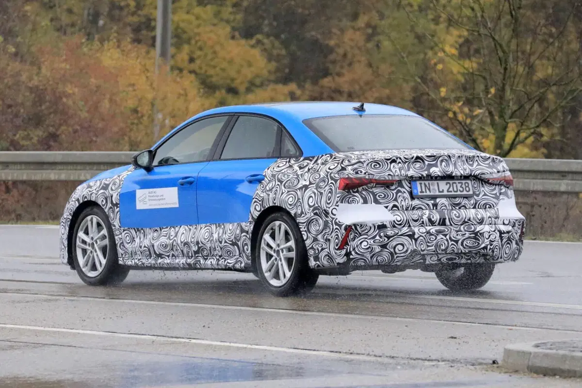 Audi A3, ecco le foto spia del nuovo Facelift (9)