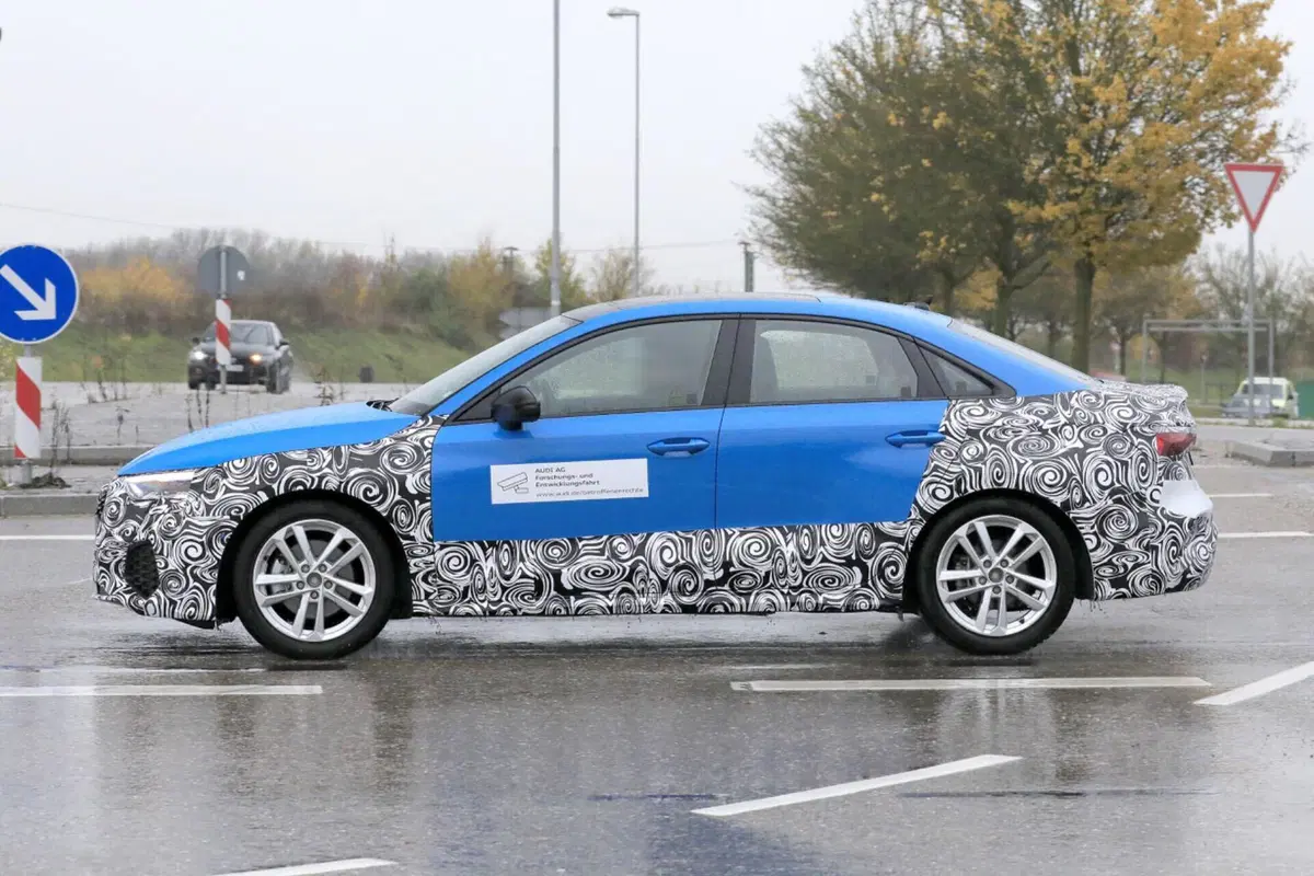Audi A3, ecco le foto spia del nuovo Facelift (11)