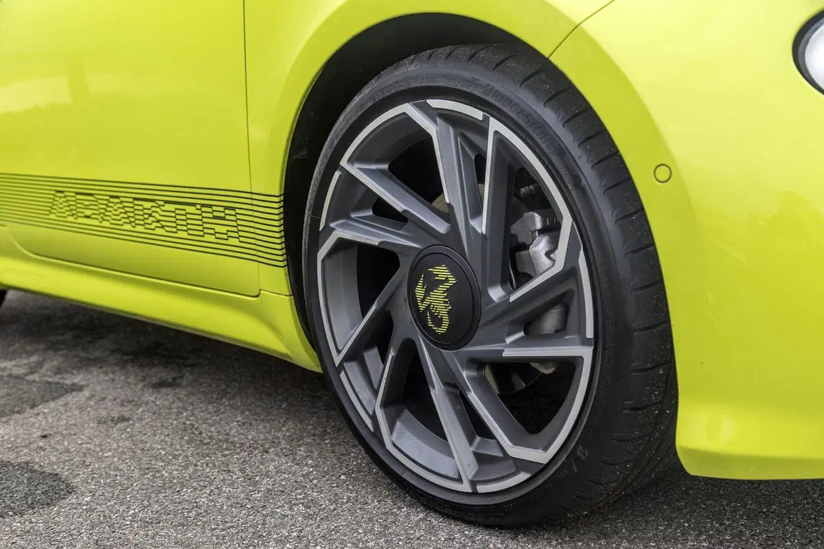 Nuova Abarth 500e: arriva la Scorpionissima BEV con il Sound Generator (7)