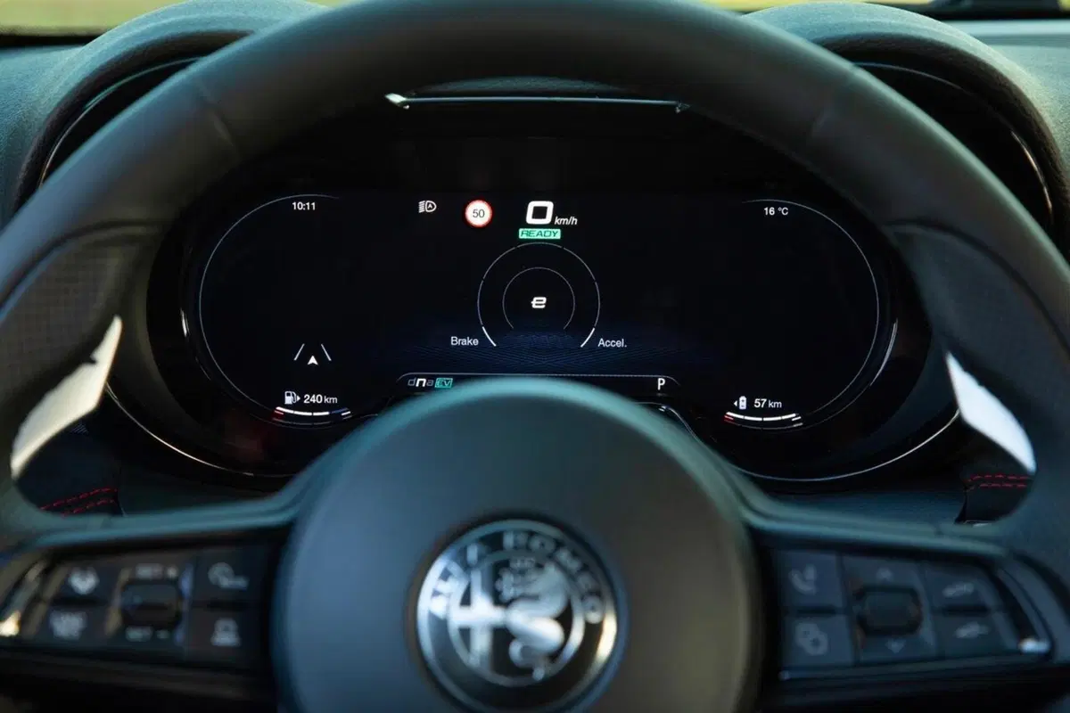Scende in campo e le ha tutte contro: nuova Alfa Romeo Tonale Plug-In Q4, top e flop (3)