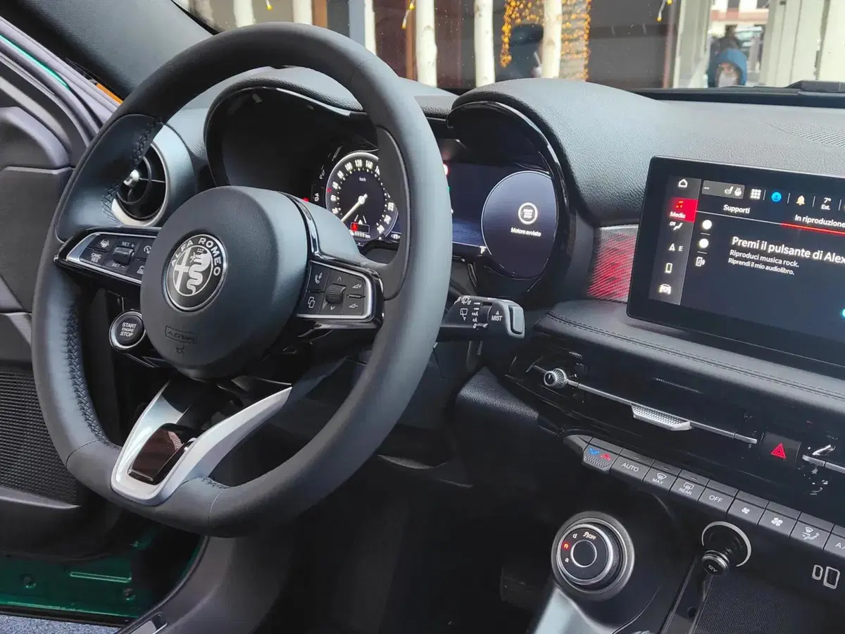 Scende in campo e le ha tutte contro: nuova Alfa Romeo Tonale Plug-In Q4, top e flop (5)