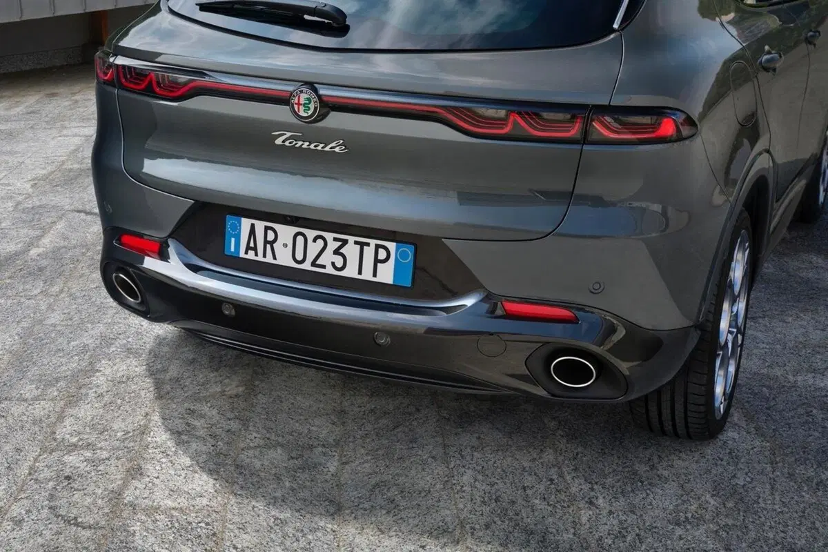 Scende in campo e le ha tutte contro: nuova Alfa Romeo Tonale Plug-In Q4, top e flop (3)