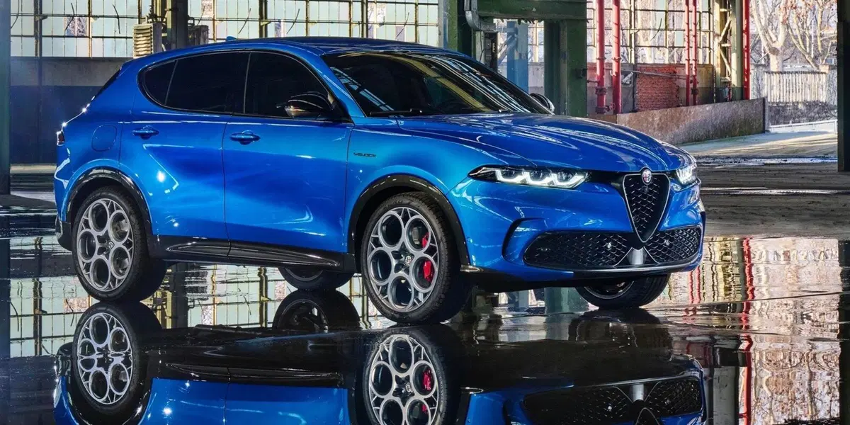 Scende in campo e le ha tutte contro: nuova Alfa Romeo Tonale Plug-In Q4, top e flop