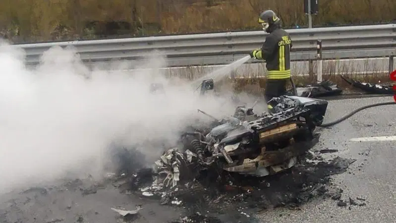 Crash e incendio: distrugge una Lamborghini Huracan a 300 all'ora [VIDEO]