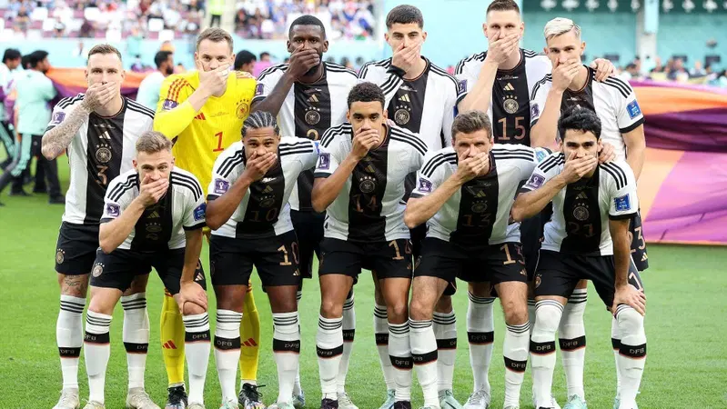 Volkswagen contro la FIFA per aver bandito la fascia "One Love" ai Mondiali di calcio