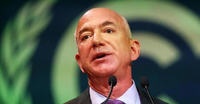 Il consiglio di Bezos per il Black Friday: &quot;Non comprate un&#039;auto&quot;