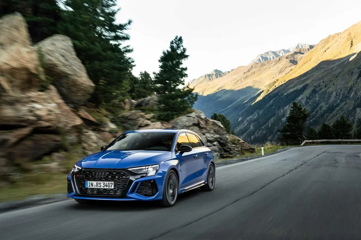 Audi RS3 Performance 2023: 407 CV per la PRINCIPESSA del traverso [VIDEO] (7)