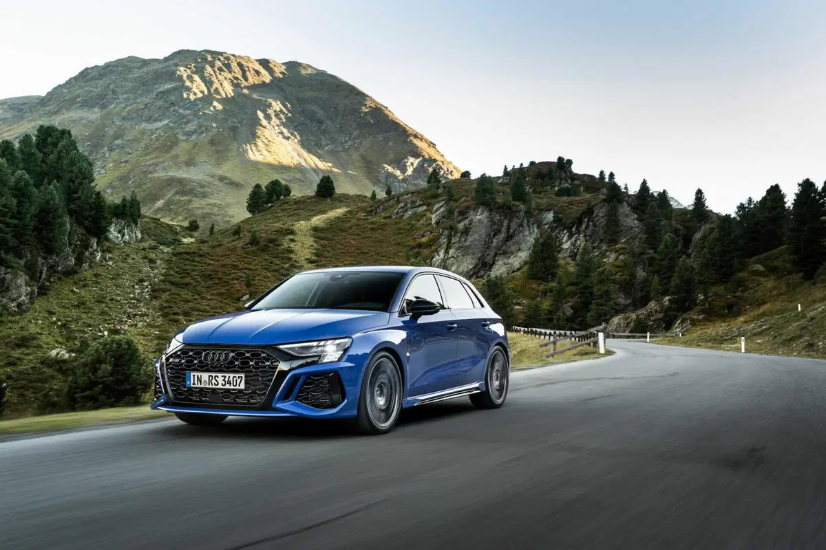Audi RS3 Performance 2023: 407 CV per la PRINCIPESSA del traverso [VIDEO] (9)