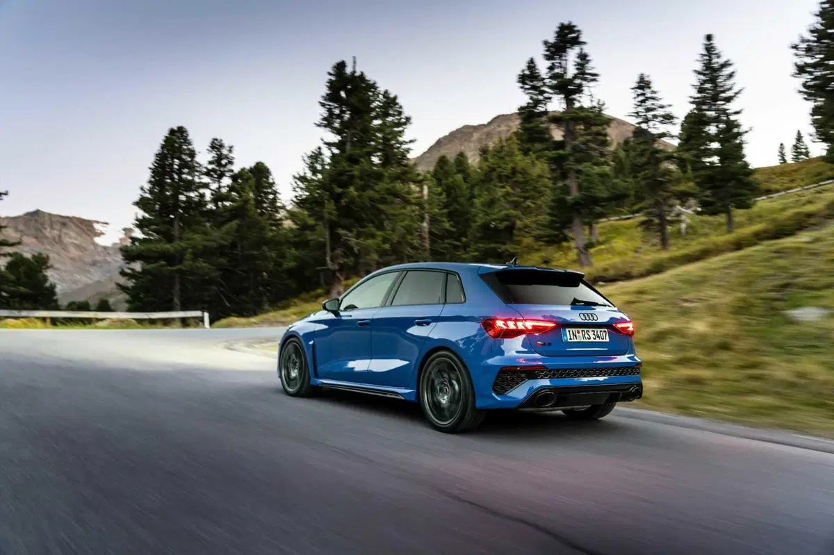 Audi RS3 Performance 2023: 407 CV per la PRINCIPESSA del traverso [VIDEO] (11)