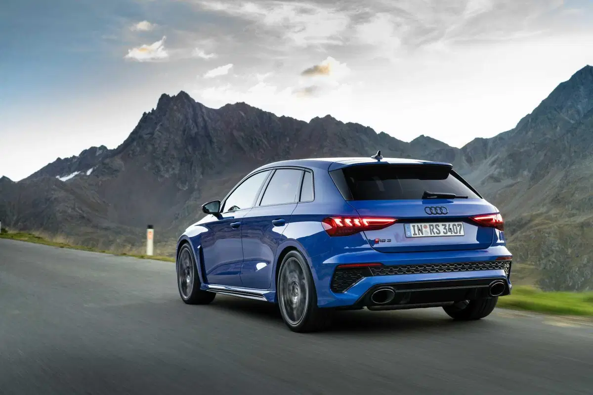 Audi RS3 Performance 2023: 407 CV per la PRINCIPESSA del traverso [VIDEO] (12)