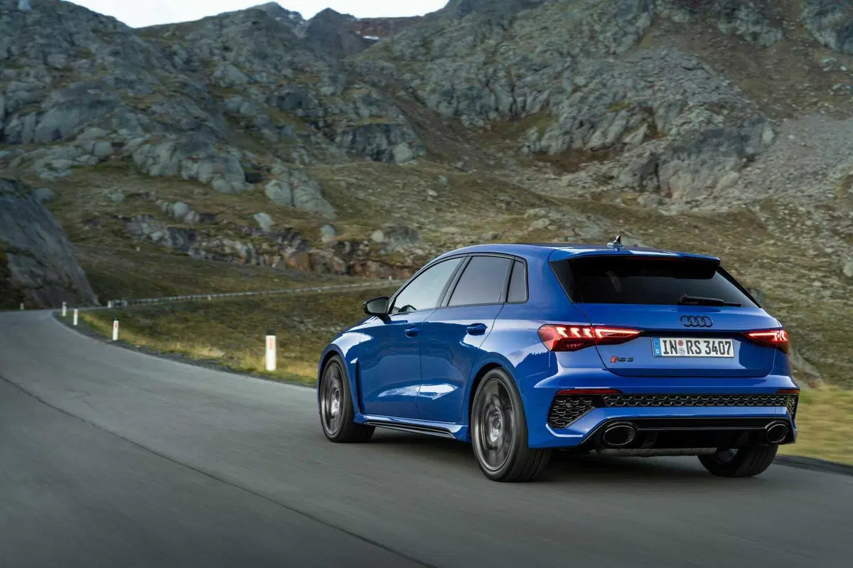 Audi RS3 Performance 2023: 407 CV per la PRINCIPESSA del traverso [VIDEO] (13)