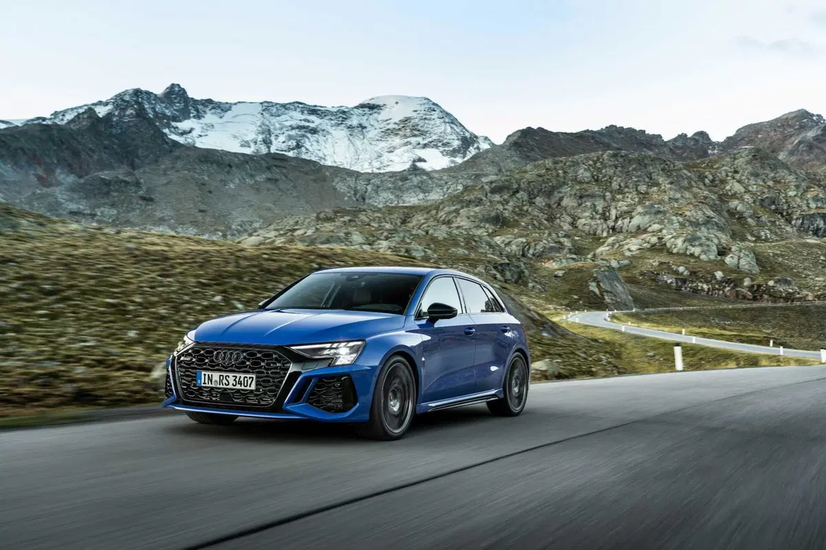 Audi RS3 Performance 2023: 407 CV per la PRINCIPESSA del traverso [VIDEO] (14)