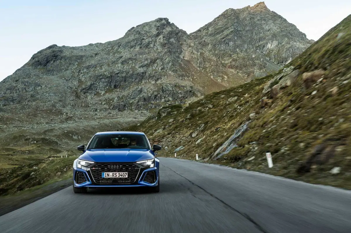 Audi RS3 Performance 2023: 407 CV per la PRINCIPESSA del traverso [VIDEO] (15)