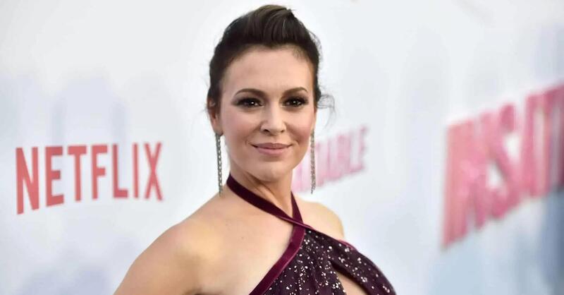 Alyssa Milano cambia la Tesla con una Volkswagen. Ed Elon Musk la prende malissimo