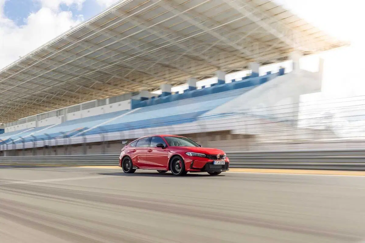 Honda Civic Type R: è la trazione anteriore più ASSURDA (2)