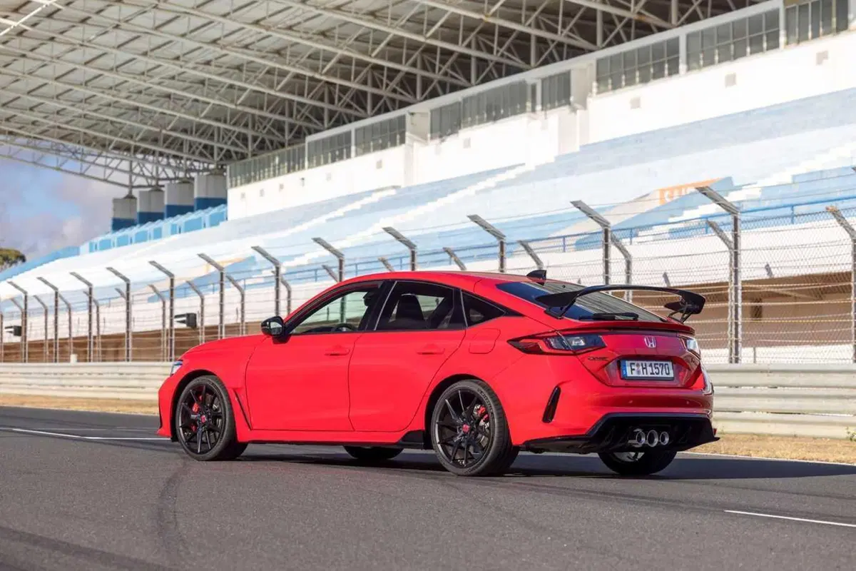 Honda Civic Type R: è la trazione anteriore più ASSURDA (10)