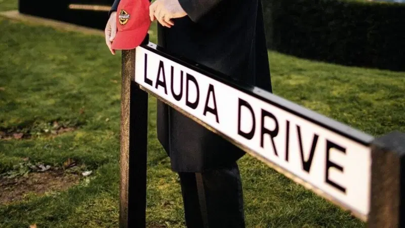 Formula 1: Mercedes, a Brackley ora c'&egrave; la Lauda Drive in onore di Niki