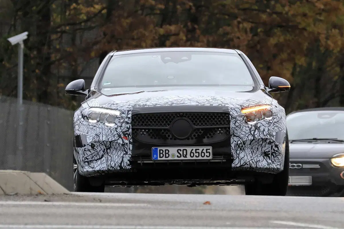 Mercedes Classe E, ecco le foto spia (2)