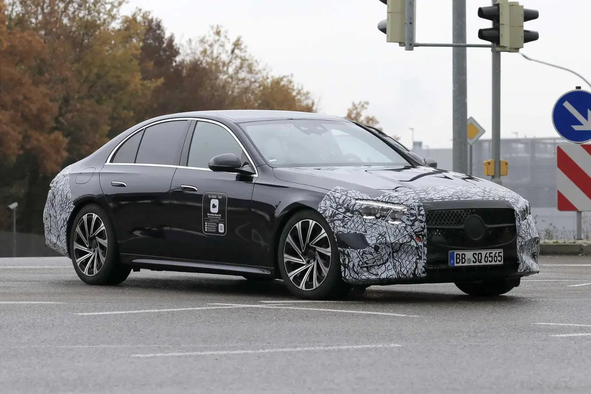 Mercedes Classe E, ecco le foto spia (4)