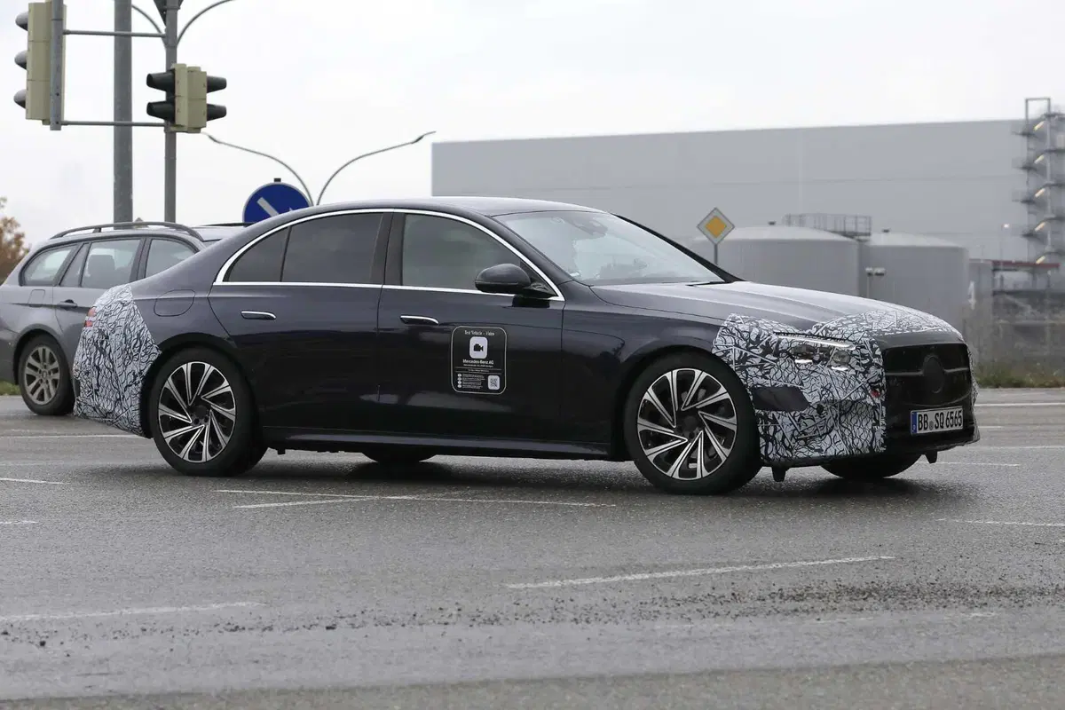 Mercedes Classe E, ecco le foto spia (5)